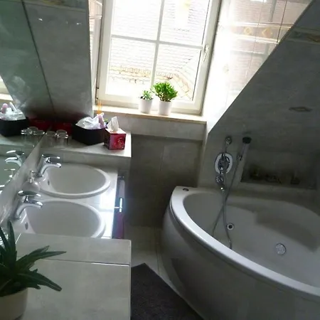 公寓 In With Whirlpool Bathtub *